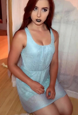 Hot Ari Shows Cleavage in Blue Dress