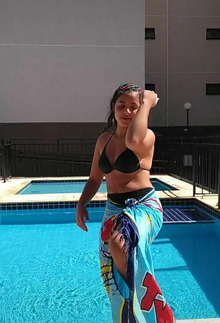 2. Sexy Raquel Toledoh in Black Bikini at the Swimming Pool and Bouncing Boobs