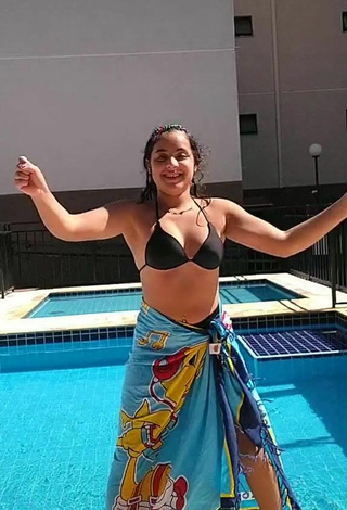 Cute Raquel Toledoh in Black Bikini Top at the Pool and Bouncing Boobs while Twerking