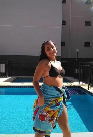 Hot Raquel Toledoh Shows Cleavage in Black Bikini Top at the Pool