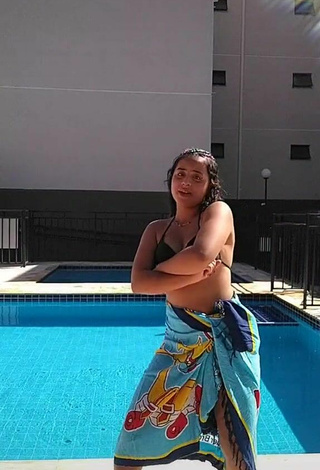 2. Hot Raquel Toledoh Shows Cleavage in Black Bikini Top at the Pool