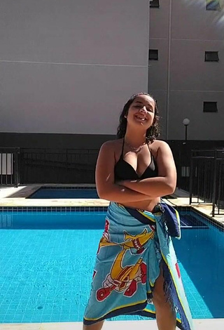 3. Hot Raquel Toledoh Shows Cleavage in Black Bikini Top at the Pool