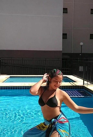 2. Sexy Raquel Toledoh Shows Cleavage in Black Bikini Top