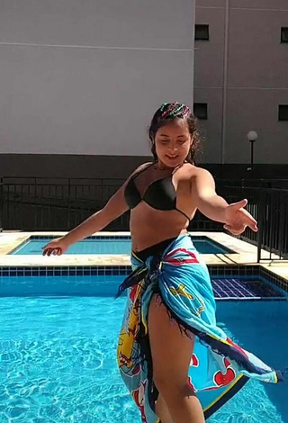 5. Sexy Raquel Toledoh Shows Cleavage in Black Bikini Top