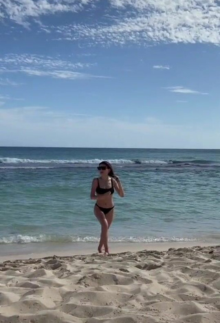 3. Sexy Şeyda Erdoğan Shows Cleavage in Black Bikini at the Beach