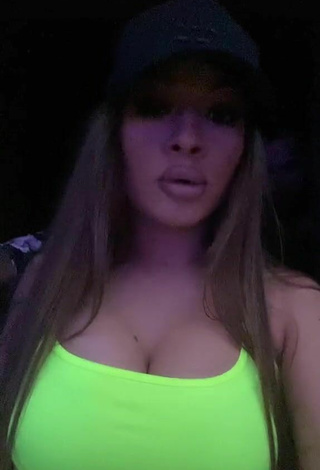 1. Breathtaking Simonna Braboveanu Shows Cleavage in Lime Green Crop Top