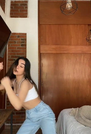 3. Hottie Sofi Tirado Shows Cleavage in White Crop Top and Bouncing Boobs