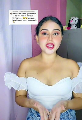 4. Amazing Soydanielikald Shows Cleavage in Hot White Crop Top