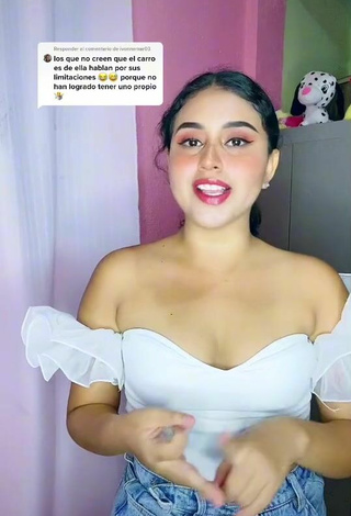 5. Amazing Soydanielikald Shows Cleavage in Hot White Crop Top