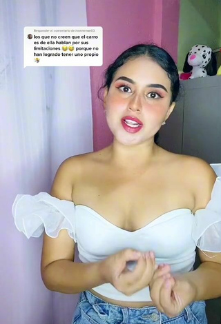 6. Amazing Soydanielikald Shows Cleavage in Hot White Crop Top
