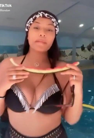 3. Sexy Stefflon Don Shows Cleavage in Black Bikini at the Swimming Pool and Bouncing Boobs