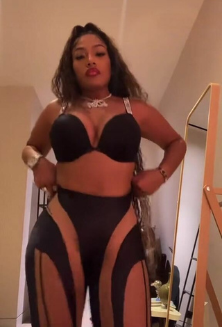 3. Sexy Stefflon Don Shows Cleavage in Black Bra and Bouncing Breasts
