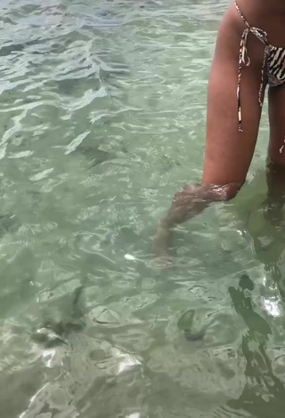 6. Sexy Taylor Giavasis Shows Cleavage in Bikini in the Sea