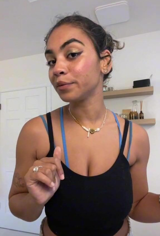 3. Sexy Taylor Giavasis Shows Cleavage in Black Crop Top