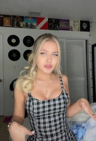 Sexy Tommi Rose Shows Cleavage in Checkered Dress