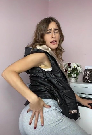 3. Sexy Wiktoria Jaroniewska Shows Butt