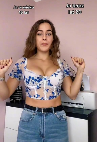 3. Wiktoria Jaroniewska Shows Cleavage in Hot Floral Crop Top and Bouncing Tits