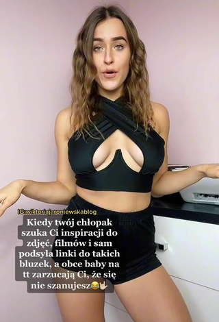 Dazzling Wiktoria Jaroniewska Shows Cleavage in Inviting Black Crop Top and Bouncing Boobs