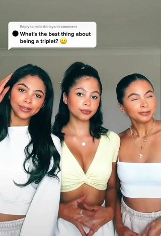 Emily & Maddy & Annabel Williams Shows her Cute Cleavage