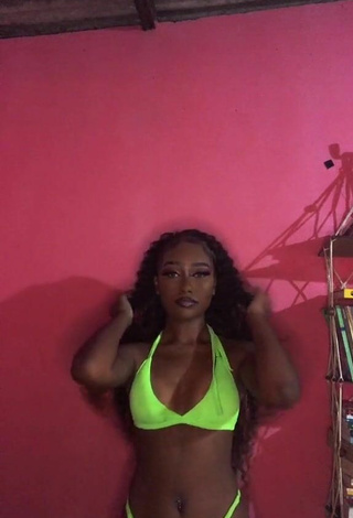 Breathtaking Laiane Rodrigues Shows Cleavage in Lime Green Bikini while Twerking