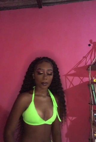 6. Breathtaking Laiane Rodrigues Shows Cleavage in Lime Green Bikini while Twerking