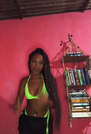 2. Breathtaking Laiane Rodrigues in Bikini Top