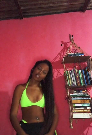 3. Breathtaking Laiane Rodrigues in Bikini Top
