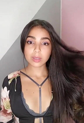 Sexy Melissa Parra Shows Cleavage