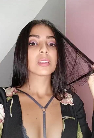 5. Sexy Melissa Parra Shows Cleavage