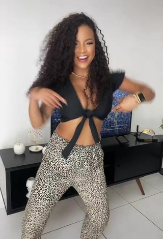 5. Cute Ziane Martins Shows Cleavage in Black Crop Top and Bouncing Boobs