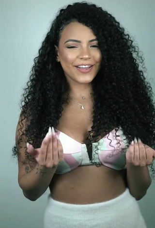 Sexy Ziane Martins in Bra and Bouncing Tits