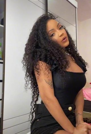 1. Hot Ziane Martins Shows Cleavage in Black Top