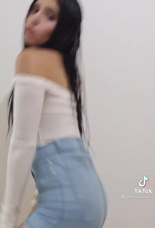 6. Sexy ximelaquebaila in White Crop Top while Twerking