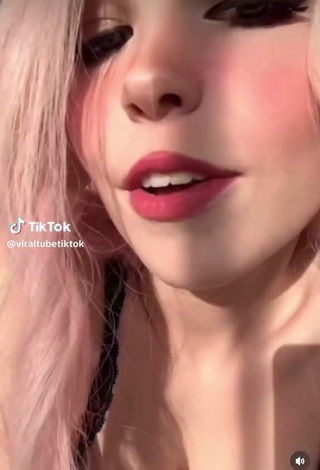 3. Sexy viraltubetiktok Shows Cleavage in Bra