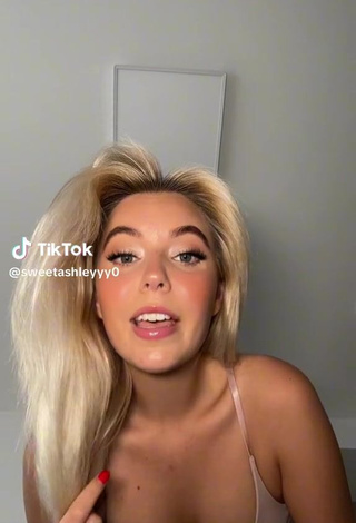 3. Sexy sweetashleyyy0 Shows Asshole