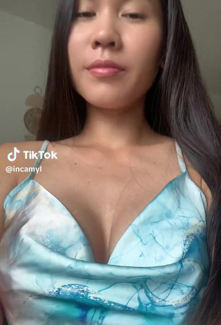 29. Sexy incamyl Shows Cleavage in Dress