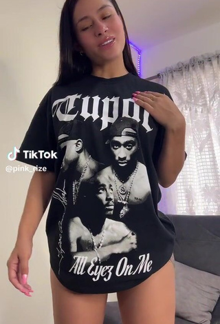 3. Sexy Yiseth Gomez Shows Cameltoe