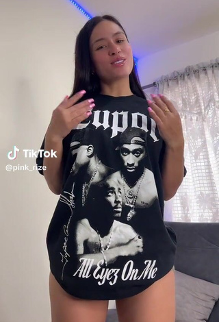 41. Sexy Yiseth Gomez Shows Cameltoe