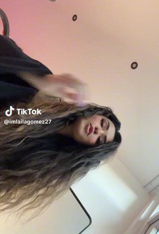 Sexy Laila Gomez Shows Asshole