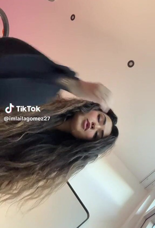 2. Sexy Laila Gomez Shows Asshole