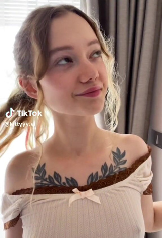 Sexy kittyyy.vi Shows Nipples Braless and Bouncing Breasts