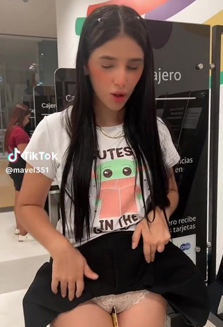 4. Sexy mavel351 Shows Cameltoe