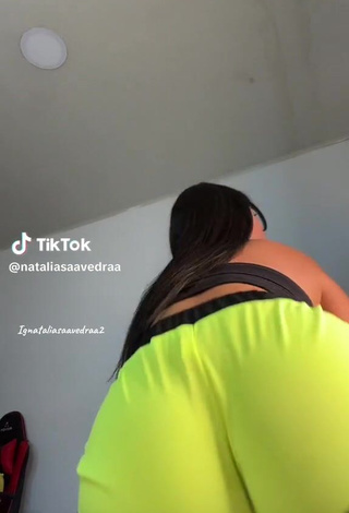 5. Cute Natalia Saavedra Shows Butt while Twerking