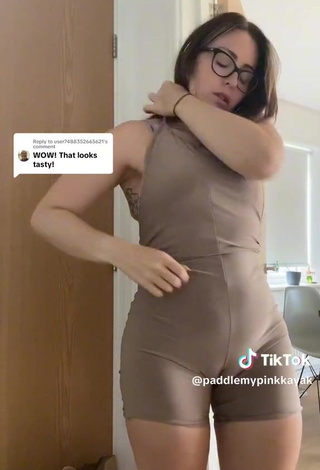 5. Sexy Jen Smith Shows Cameltoe