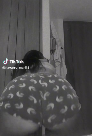 2. Sexy Mariana Navarro Shows Cameltoe while Twerking