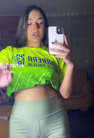 4. Sexy 01ahr_ Shows Cameltoe