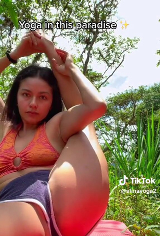 Sexy alinayoga2 Shows Pussy Lips while Leg Spread