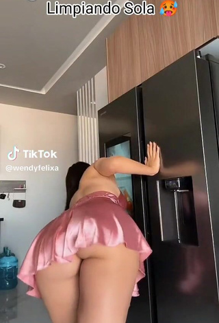 Sexy Wendy Felix Shows Butt while Twerking