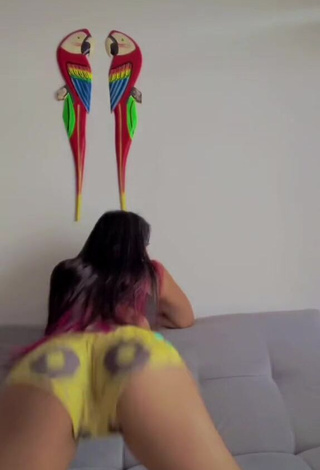 6. Hot Hanna Roldan Shows Butt while Twerking