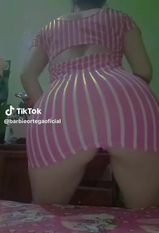 3. Sexy barbieortega Shows Butt while Twerking